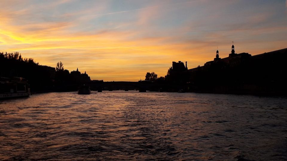 Paris: Happy Hour Evening Cruise on the Seine River - The Route You’ll Float Through: Tuileries, Louvre, Îles Saint-Louis and de la Cité