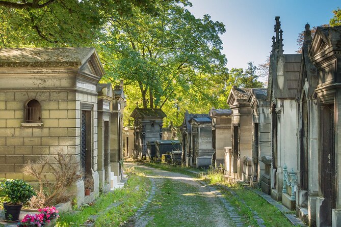 Paris: Haunted Père Lachaise Cemetery Guided Tour - The Celebrity Route: Morrison, Wilde, Piaf, and the Names You Want