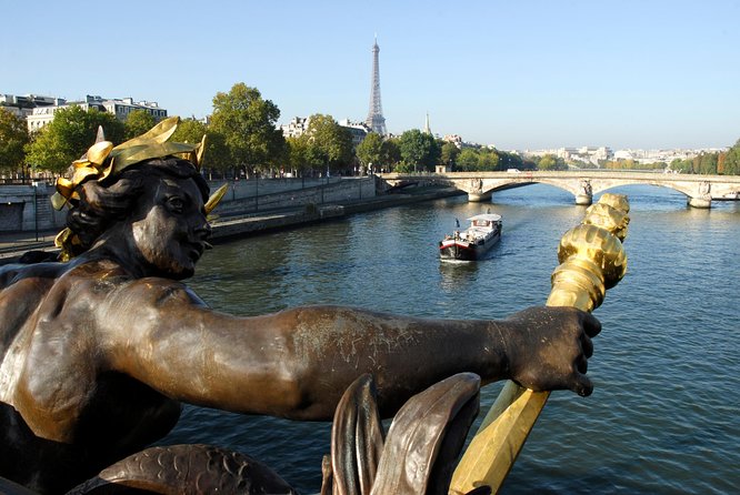 Paris Highlights Immersive Coach Tour - Eiffel Tower views and the tricky part: photo stops aren’t guaranteed