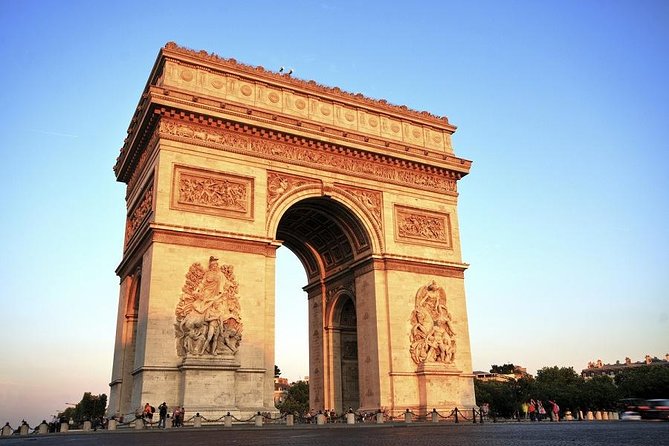 Paris Highlights Immersive Coach Tour - Invalides, Pont Neuf, and the Seine: the landmarks with built-in stories