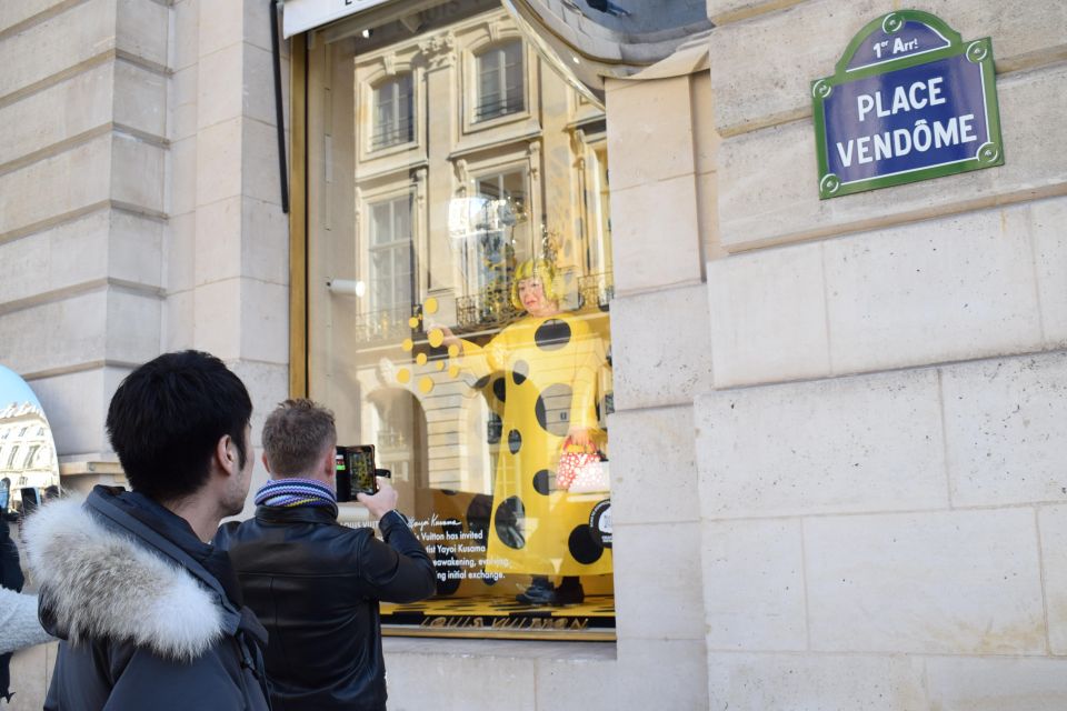 Paris : Highlights of Parisians' Paris guided tour - Timing, meeting point, and walking comfort
