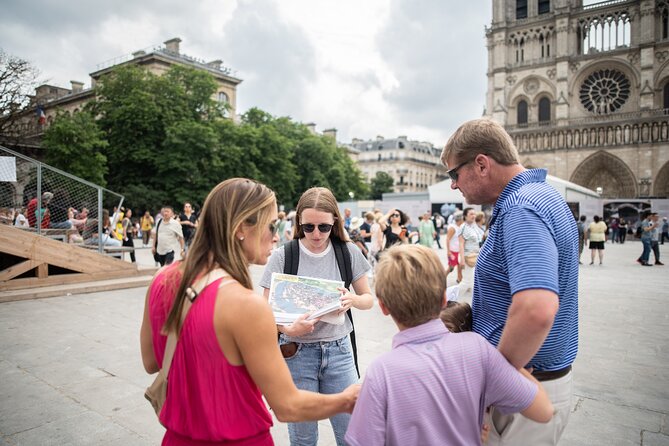 Paris Highlights Private Tour - All Paris in one day ! - Carousel du Louvre and the Royal Courtyards: History Without the Museum Marathon