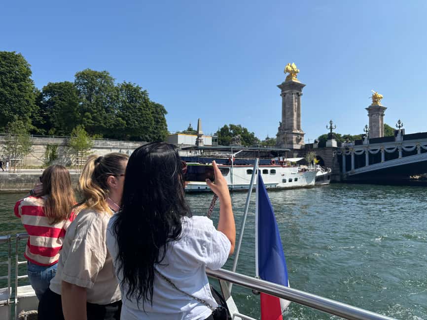 Paris: Hop-On Hop-Off Seine Cruise Pass with 9 Stops - Port de la Bourdonnais: Your Starting Line and Route Strategy