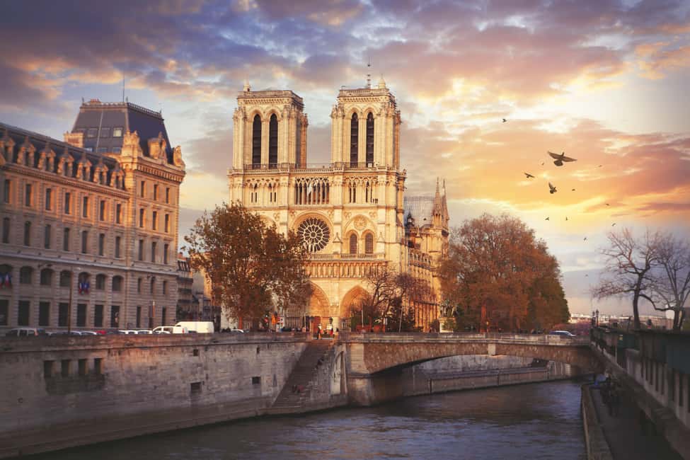 Paris Icons Express Tour - Notre-Dame to Louvre. Small group - Where You Meet the Guide (and How Not to Miss Them)
