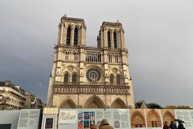 Paris Île de la Cité and Notre-Dame Walking Tour With Crypt - Walking From Henri IV to the Crypt: The Big Idea