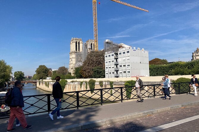 Paris Île de la Cité and Notre-Dame Walking Tour With Crypt - Notre-Dame Inside: How to Plan Your Timing
