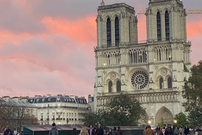 Paris: Île de la Cité and Notre-Dame Walking Tour With Crypt - Meeting at Pont Neuf: get your bearings before the heavy lifting