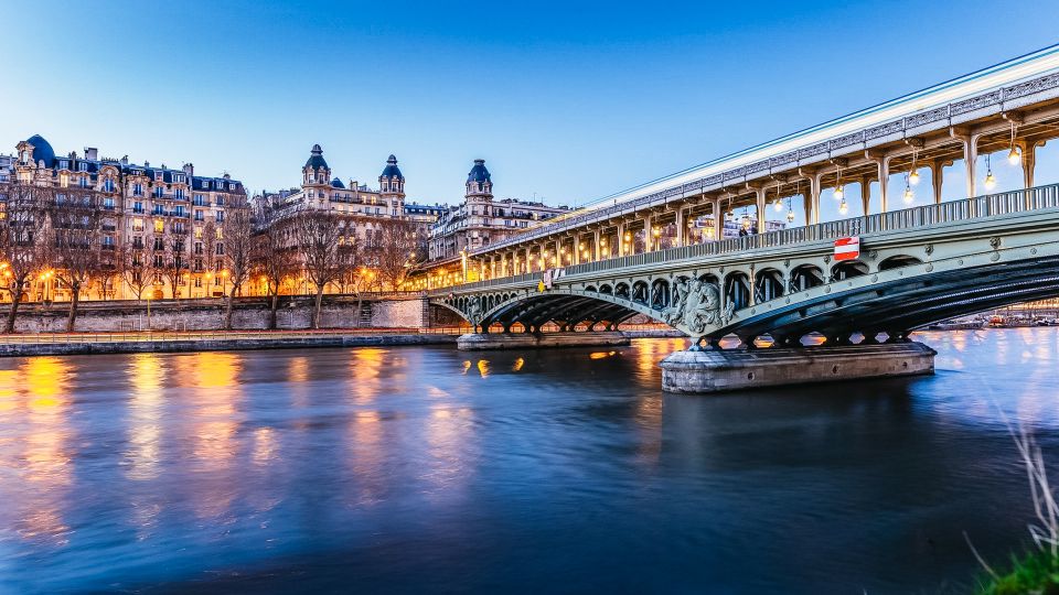 Paris: Illuminated Evening River Cruise & Waffle Tasting - The illuminated route: what you’ll see between Les Invalides and the Eiffel Tower
