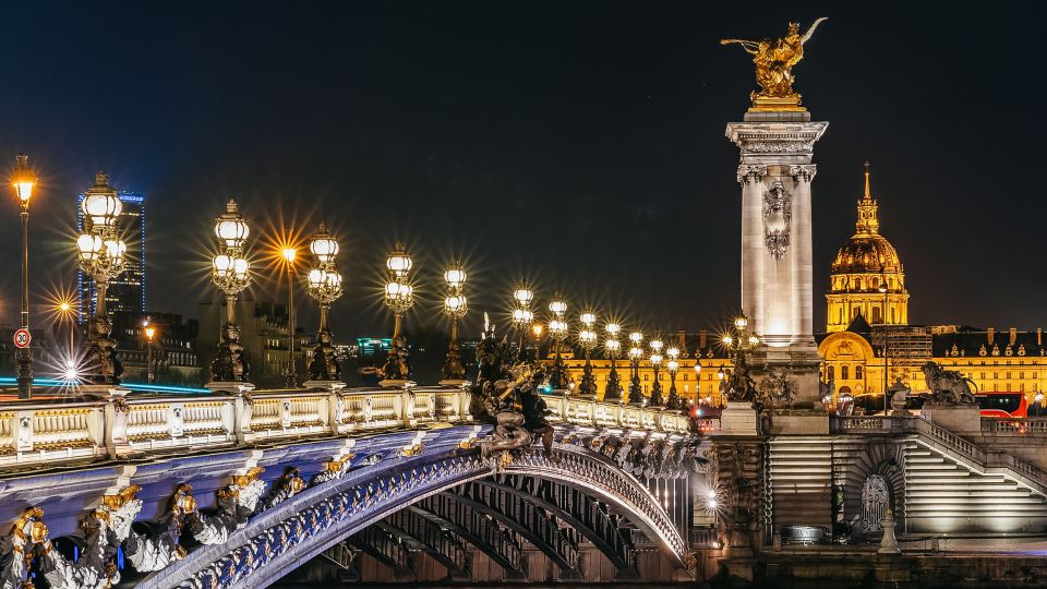 Paris: Illuminated Evening River Cruise & Waffle Tasting - Where you start: Bateaux Parisiens at the Eiffel Tower (pontoon 03)