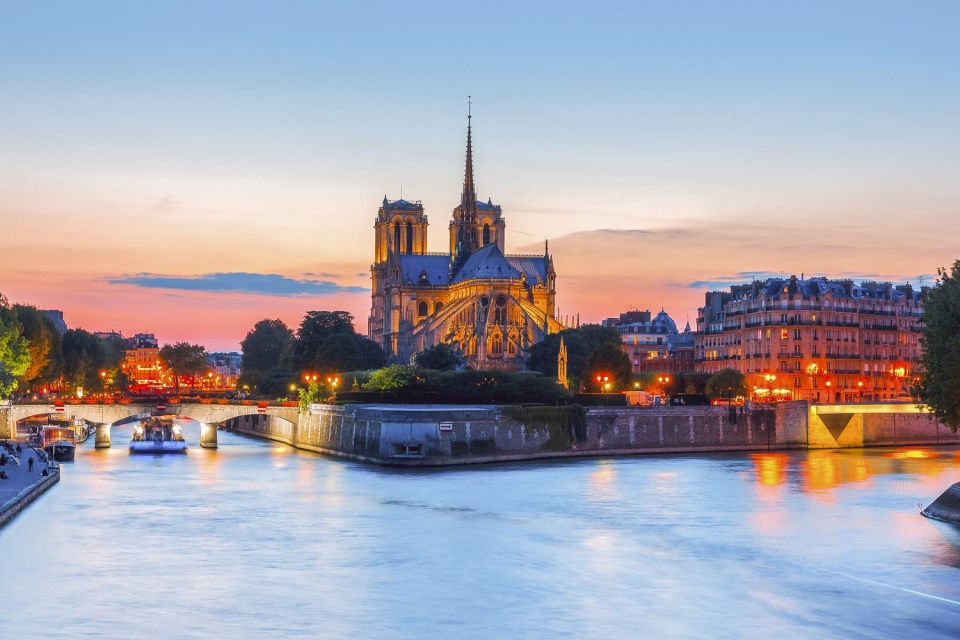 Paris: Illuminations River Cruise with Audio Commentary - Île de la Cité and Notre-Dame: The Most Tense, Dramatic Visual