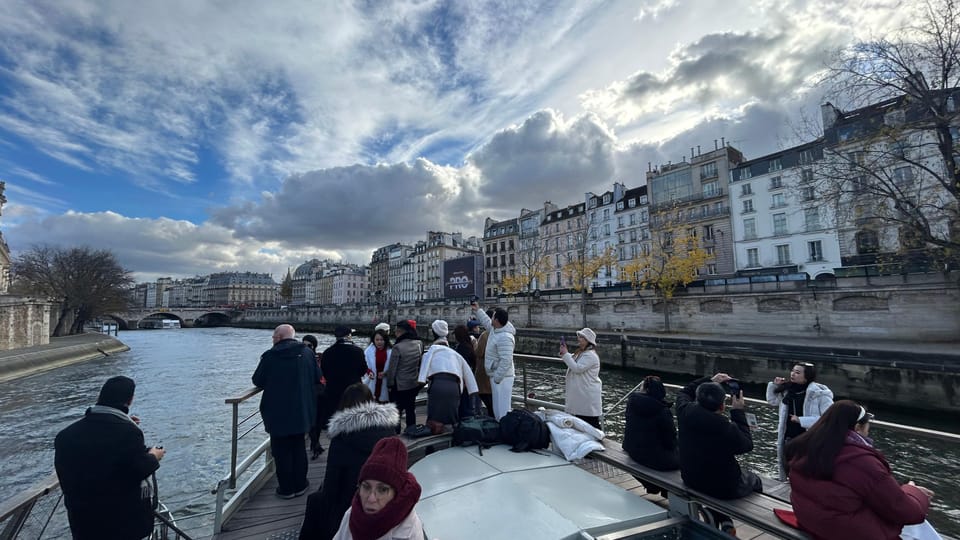 Paris: Illuminations River Cruise with Audio Commentary - Getting There: Port de la Bourdonnais and Pontoon No. 3