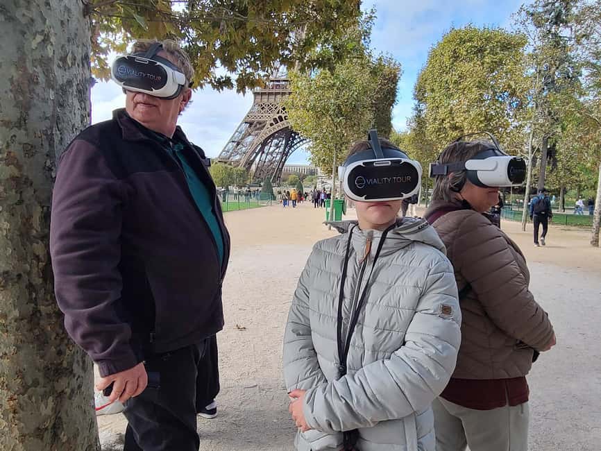 Paris : Immersive Eiffel Tower tour with virtual reality - Ending at the Eiffel Tower area: what to do with your new perspective