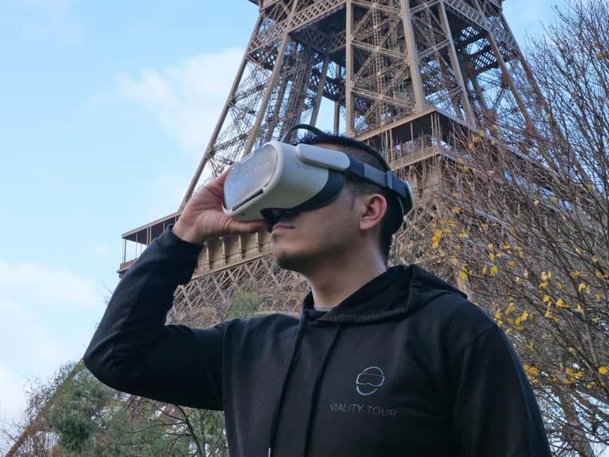 Paris : Immersive Eiffel Tower tour with virtual reality - The “VR + guide” format that feels more human than a headset show