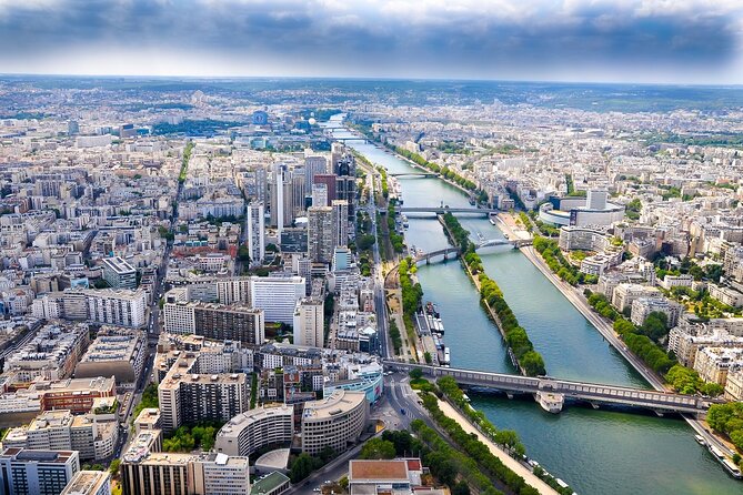 Paris in a Day VIP and Private Tour with Pick-Up and Drop-Off - A 90-minute lunch break near Notre Dame