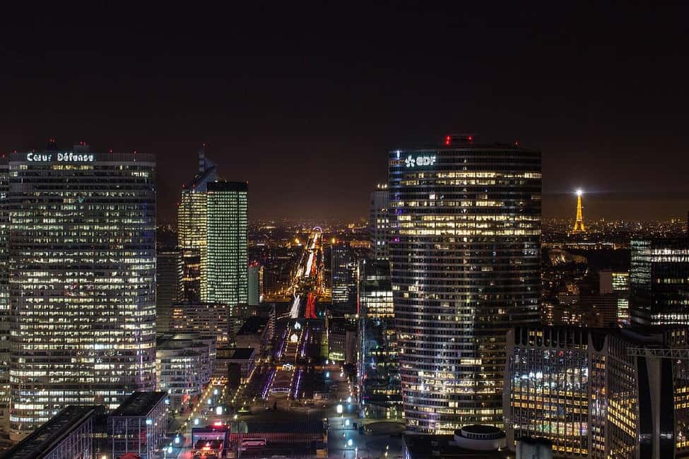 Paris: La Défense Modern District Walking Tour - What the 75-minute timing means for you