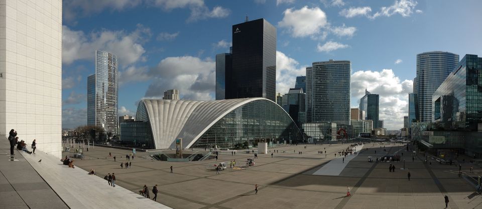Paris: La Défense Private Guided Tour - The open-air gallery and its odd characters