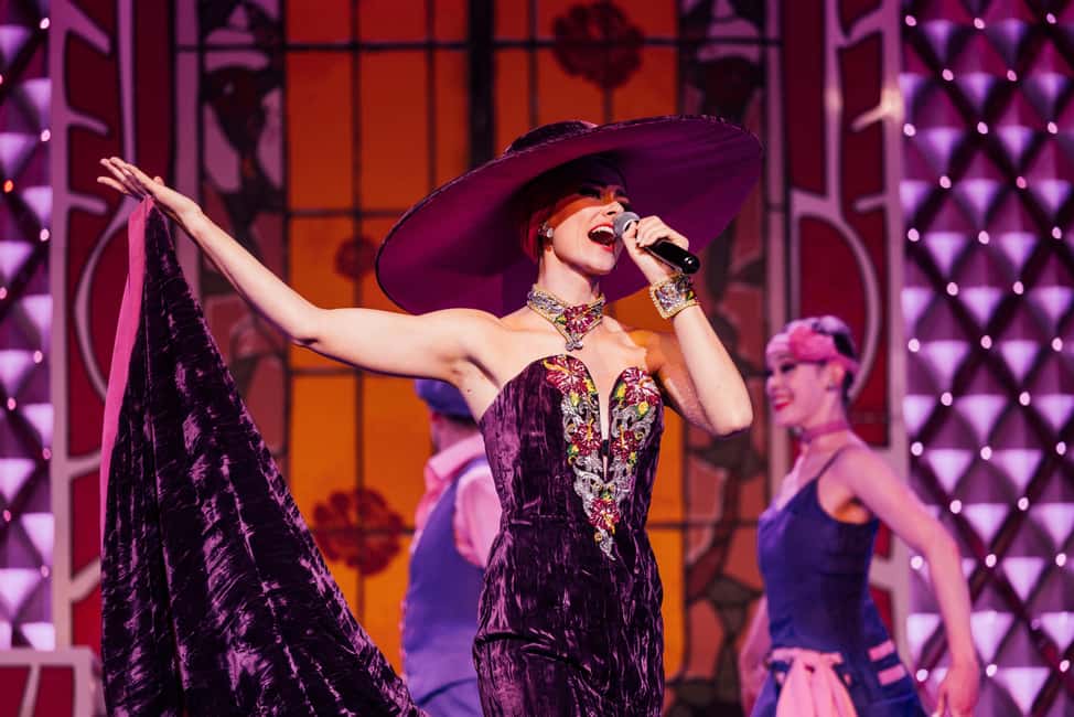Paris: La Nouvelle Eve Cabaret Dinner Show - Audience participation: the fun, the vibe, and the boundaries