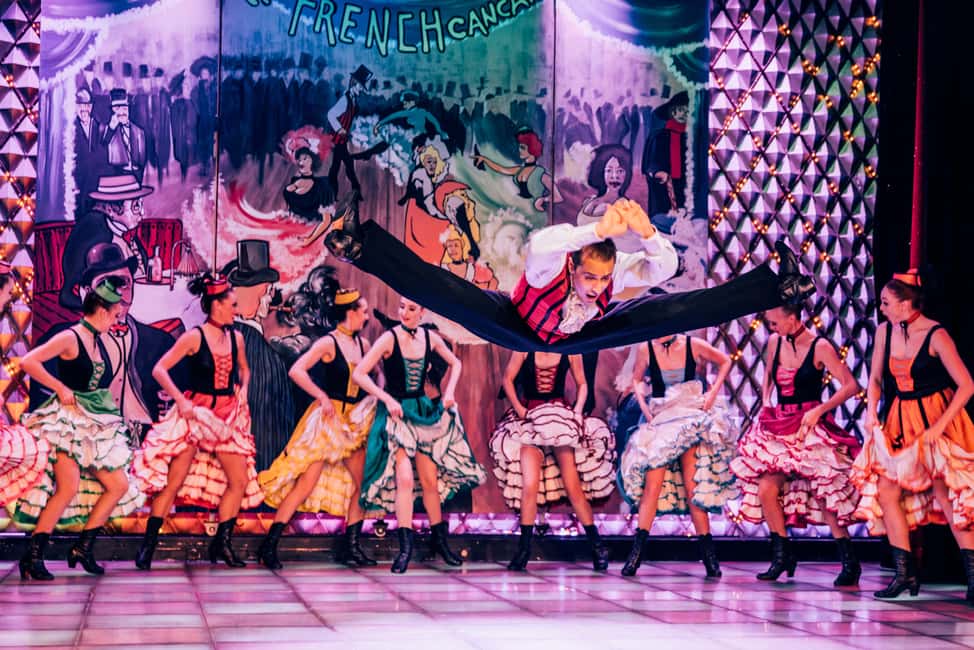 Paris: La Nouvelle Eve Cabaret Show with Champagne - Before the show: dress code, rules, and getting seated comfortably