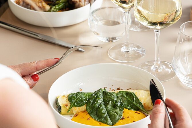 Paris Late Lunch at Eiffel Tower's Madame Brasserie Restaurant - Choosing your table: Seine views versus brasserie atmosphere