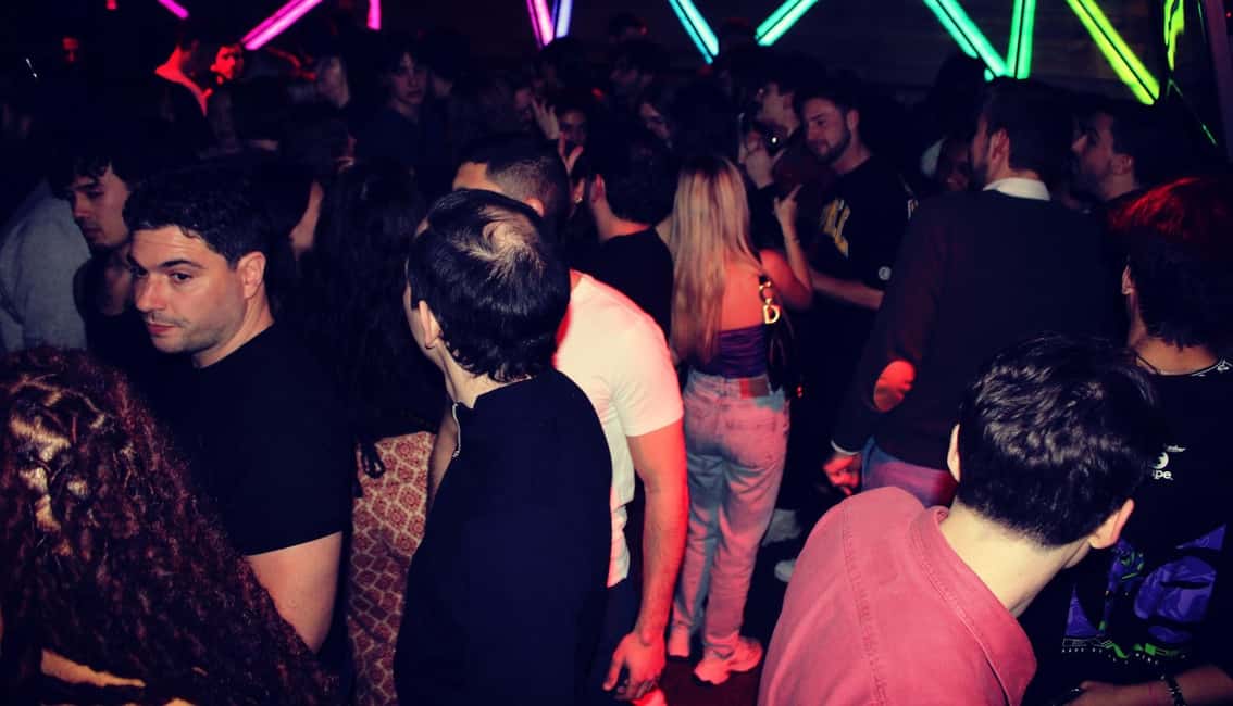 Paris: Latin Quarter Guided Pub Crawl to Bars and Clubs - The Final Nightclub with VIP Skip-the-Line Entry