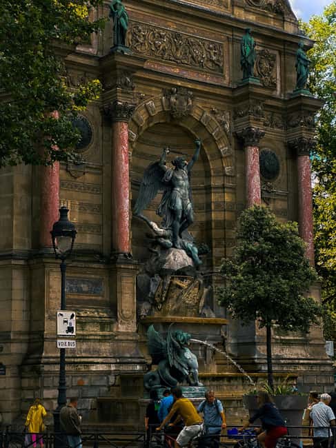 Paris: Latin Quarter Highlights Walking Tour - Notre-Dame interior: how to get the most in your own time