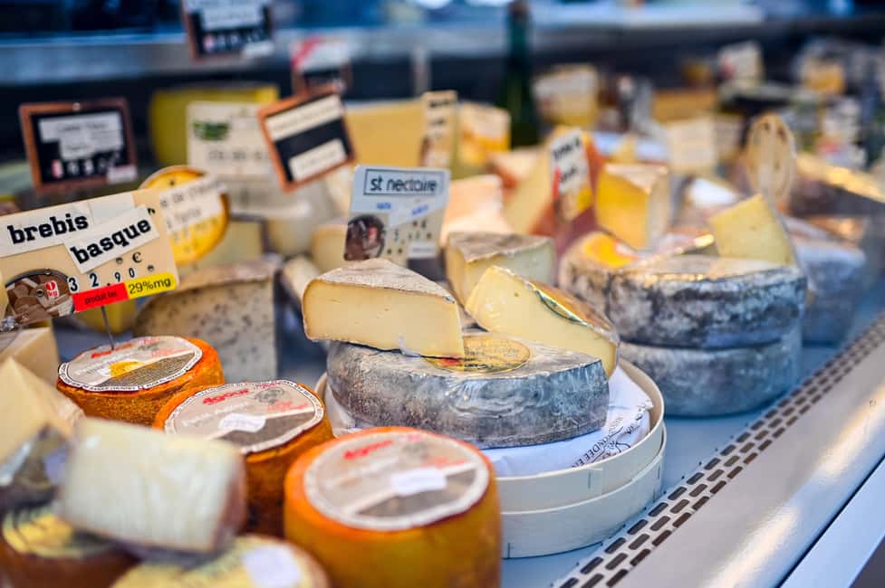 Paris: Le Marais District Food Tour with 10+ Tastings & Wine - Croque-Monsieur at Jim Morrison’s Favorite Café: The First Big Impression
