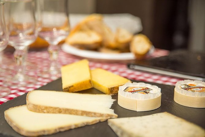 Paris Le Marais District Original Food and Wine Tasting Tour - Hôtel de Ville Area and the Place des Vosges Walk-Out