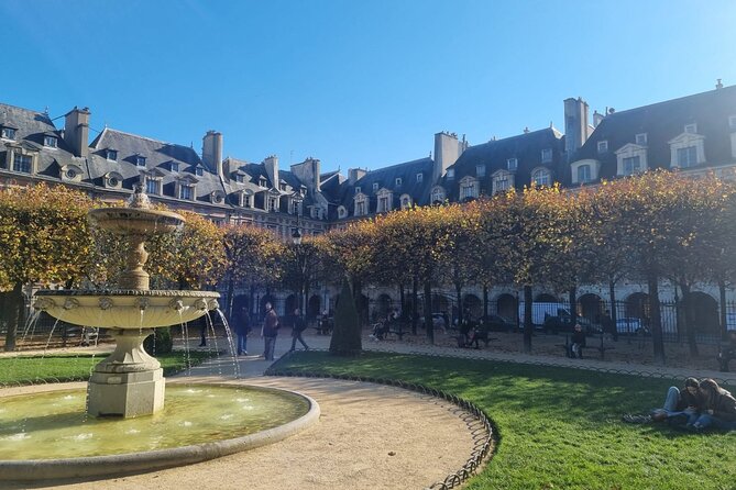 Paris Le Marais Food Tour – Full French Meal by Do Eat Better - Stop 1 at Île Saint-Louis: Almond-Meringue-Style Cakes You’ll Remember