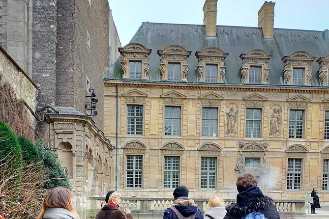Paris Le Marais Hidden Gems Small Group Tour with Cruise Option - Stop 2: Cloister of Billettes for a Medieval Pause