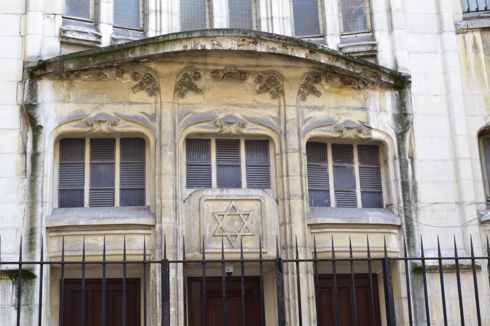 Paris: Le Marais & Montmartre Jewish History Walking Tour - Rue Ravignan, Le Bateau-Lavoir, and the Montmartre art-world map