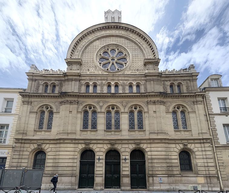 Paris: Le Marais & Montmartre Jewish History Walking Tour - Le Marais opening stretch: getting the neighborhood story fast