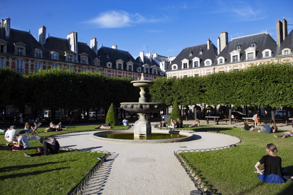 Paris Le Marais Walking Tour: Small Group Experience - Key points at a glance