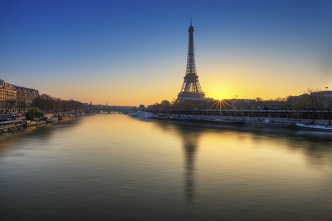 Paris Lights Evening Bus Tour with Eiffel Tower Summit Option - Trocadéro loop: when the Eiffel Tower photo actually happens