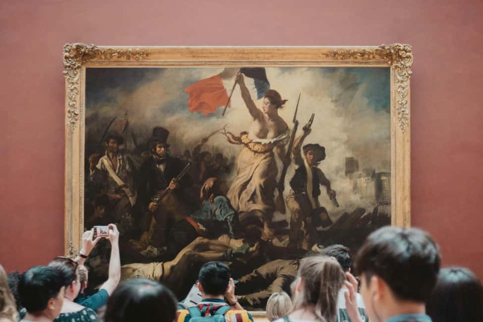 Paris: Louvre Museum Access with Host and Hop-On Hop-Off Bus - Key highlights at a glance