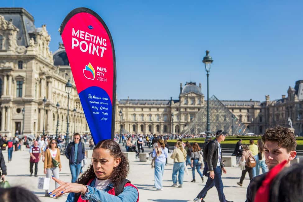 Paris: Louvre Museum Access with Host and Hop-On Hop-Off Bus - How the timing works when you mix museum focus with bus sightseeing
