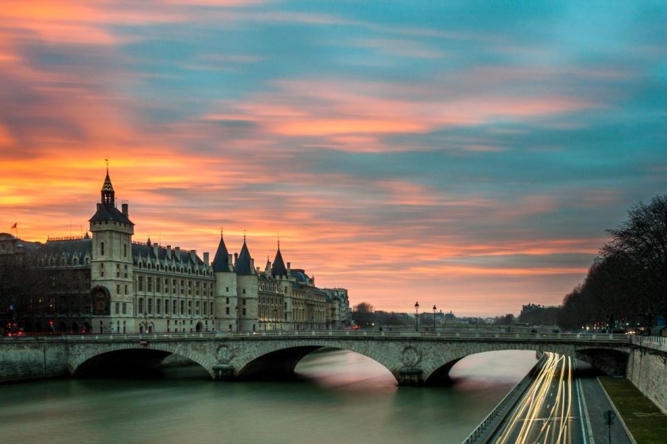 Paris: Louvre Museum Entry Ticket With Host and River Cruise - Seine River Cruise: One Hour of Paris Landmarks Without the Standing