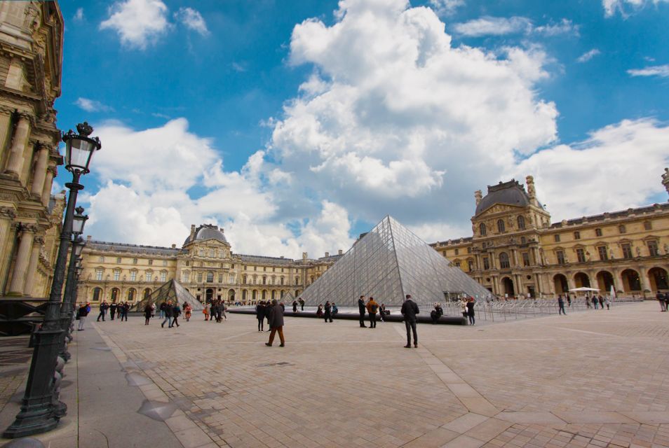 Paris: Louvre Museum Highlights and Mona Lisa Tour - Venus de Milo and Winged Victory: How to Look at Sculptures Better