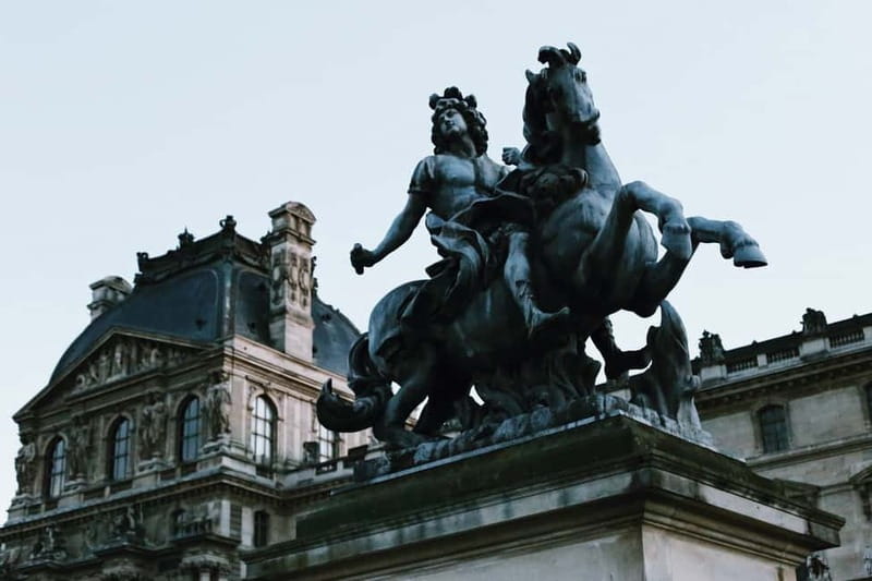 Paris: Louvre Museum Masterpieces Private Small Group Tour - The short break and your 15-minute free roam