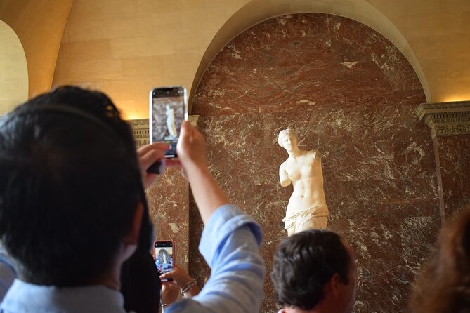 Paris Louvre Museum Private Guided Tour with Pre-Reserved Tickets - What the guide adds to the experience