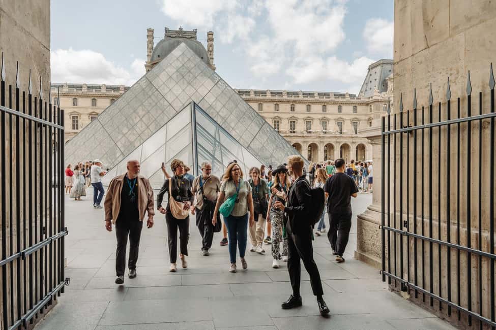 Paris: Louvre or Orsay, Eiffel Tower, City Walk & Cruise - Seine cruise: the relaxed payoff (and when it can change)