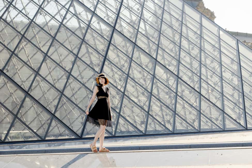 Paris: Louvre Photo Shoot - Photo delivery: edited images, secure gallery, and smart ways to order prints