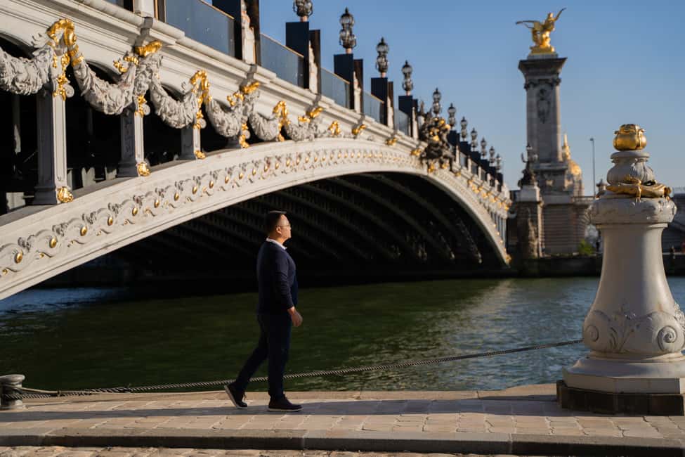 Paris: Louvre photoshoot or Seine bridges Eiffel Tower walk - Should you book this Louvre and Seine photo experience?