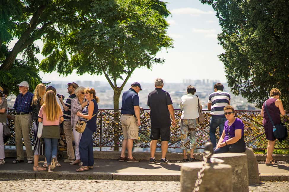 Paris Montmartre: 2-Hour City Tour in German - Vigne du Clos Montmartre: The Paris Vine That Breaks the Expectation