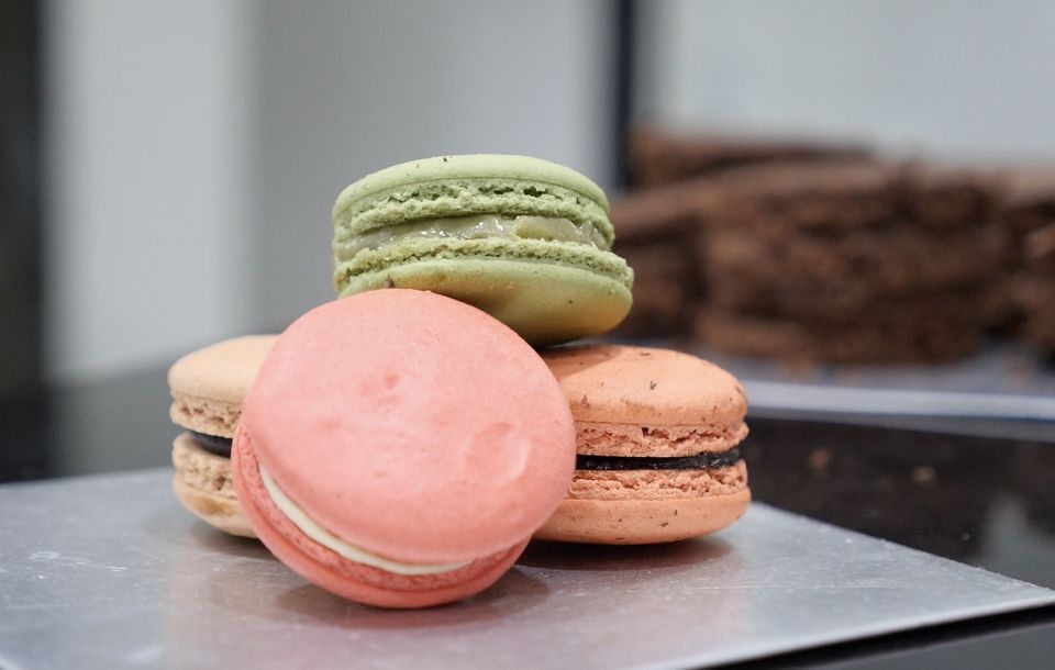 Paris: Montmartre Food Tour with Full Meal - Rue Lepic: first bites and the Montmartre vibe