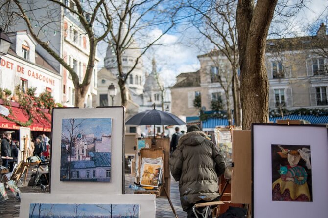 Paris Montmartre Free Walking Tour in English - Vigne du Clos Montmartre and Place du Tertre: Art Where You Can See It