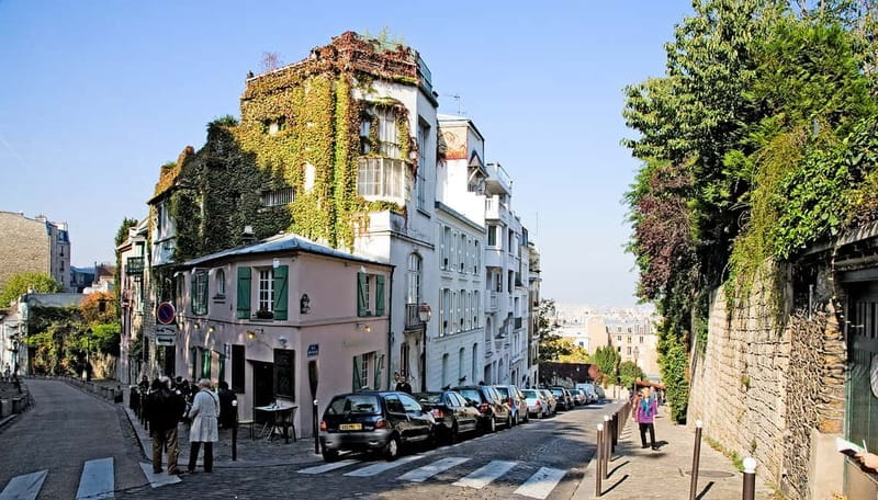 Paris: Montmartre Hidden Gems and Highlights Walking Tour - Place du Tertre artists and La Bonne Franquette finish