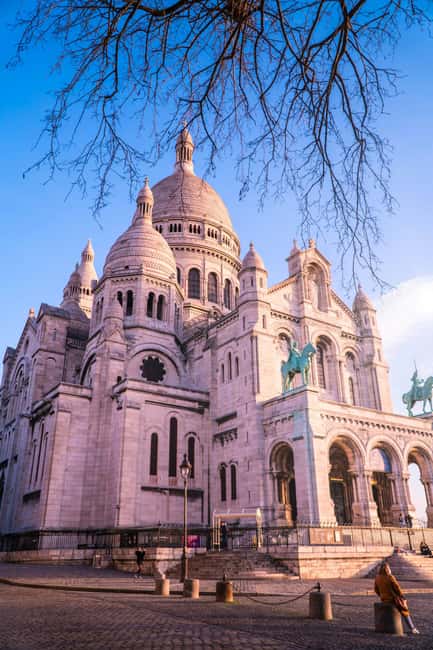 Paris: Montmartre Hidden Gems and Highlights Walking Tour - Meeting at 19 Rue des Abbesses: the easiest way to start smoothly