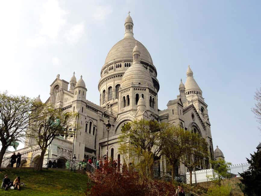 Paris : Montmartre highlights walking tour - Moulin de la Galette and the Dalida statue: small stops, big context