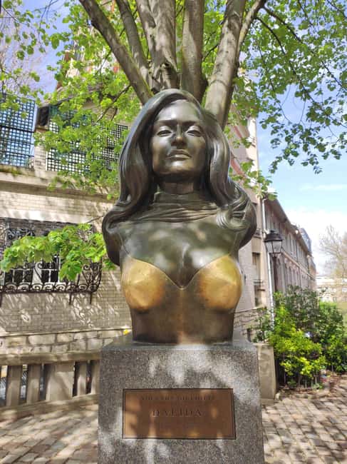 Paris : Montmartre highlights walking tour - Price check: why $29 can be good value in Paris