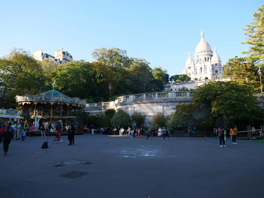 Paris: Montmartre Must-See Walking Tour with a Local Guide - Start at Place Saint-Pierre, then let the hill do the rest